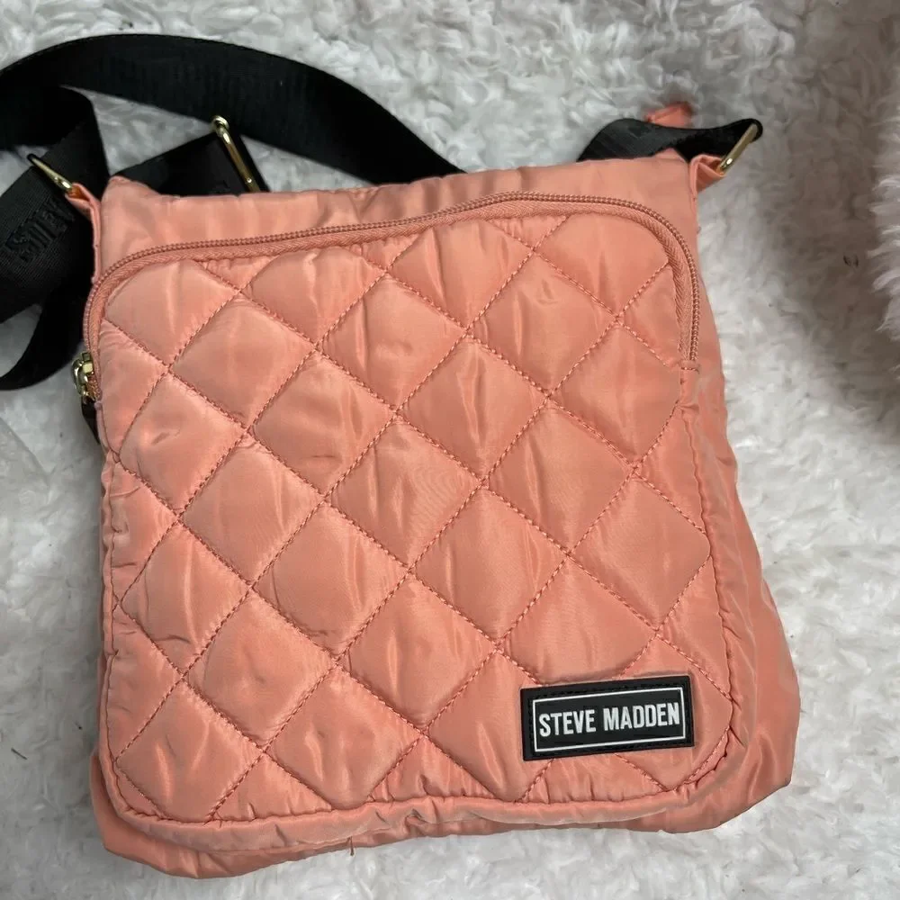 Steve Madden peach quilted nylon front zipper pocket shoulder/crossbody bag.